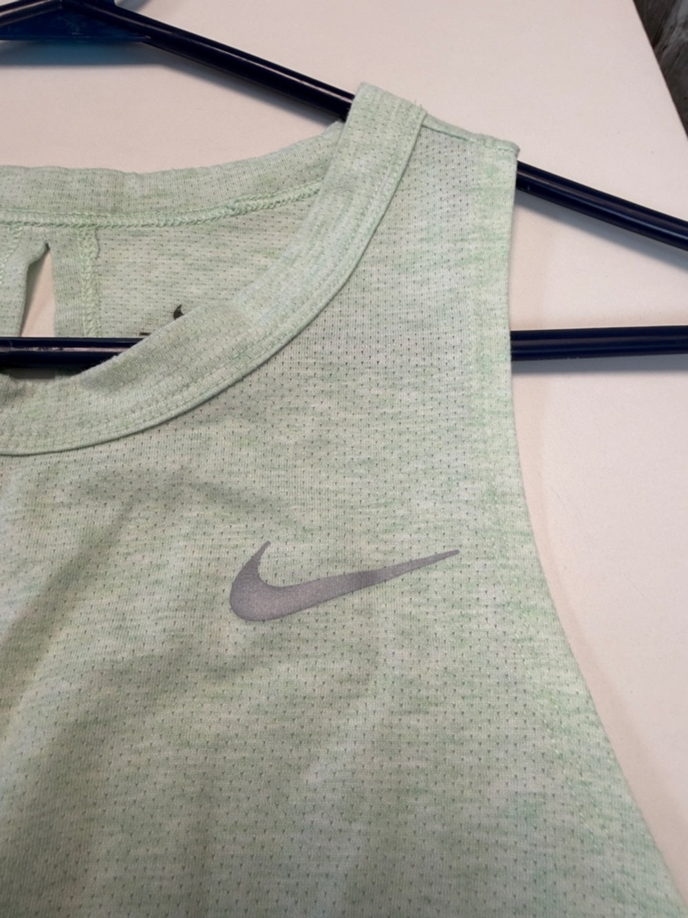 Nike Women’s Light Mint Green Sleeveless Workout Tank - Picture 7 of 7